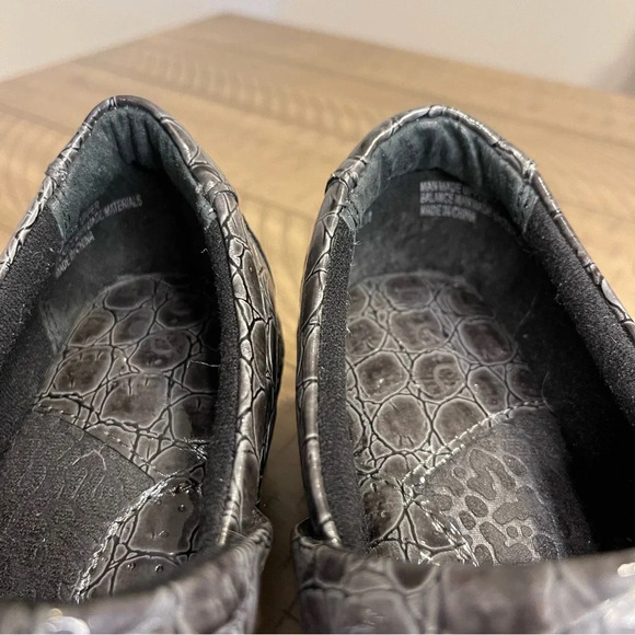 B.O.C Born Comfort Womens Size US 7 Clogs Shoes Embossed Croc Reptile Grey boc - Picture 4 of 13